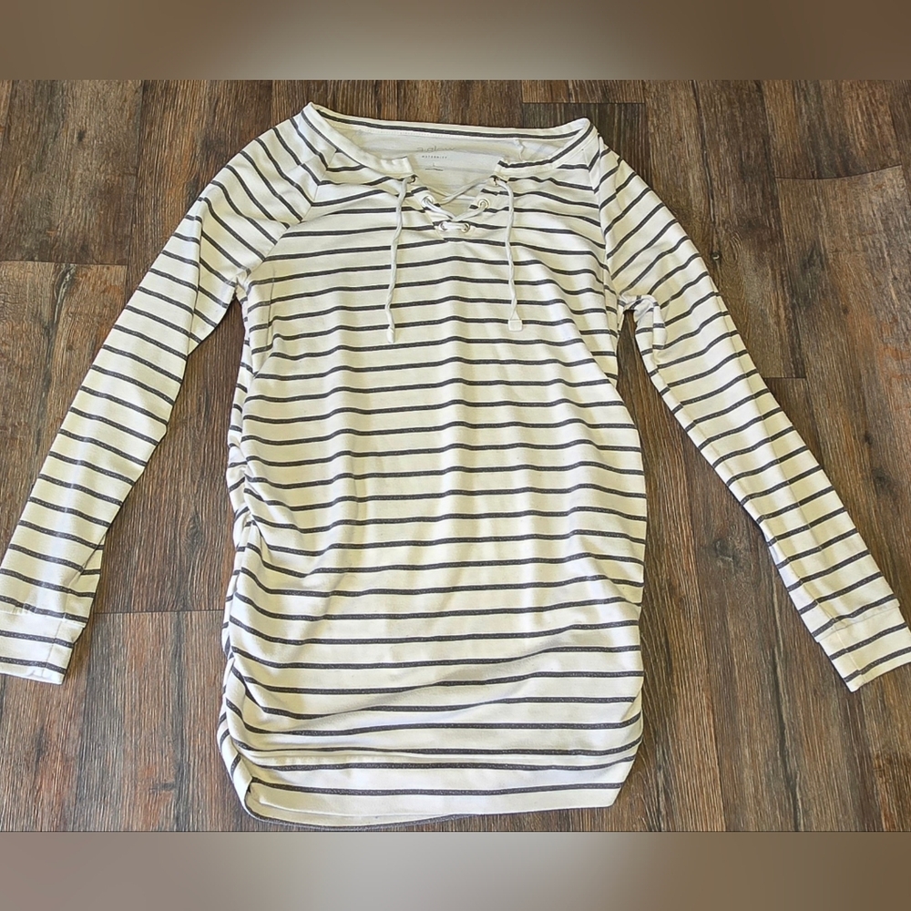 A: Glow Maternity Long Sleeve Shirt Womens Size Large